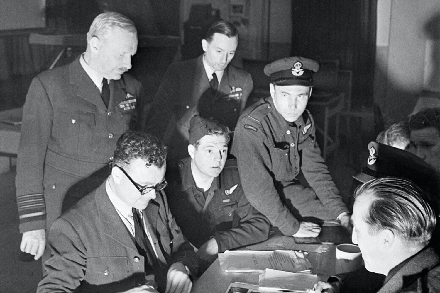 arthur harris besattning anfall ruhrdammarna 1943 2z6k1OpW